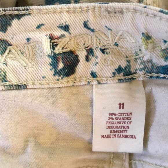 Arizona Floral Shorts - Picture 6 of 6